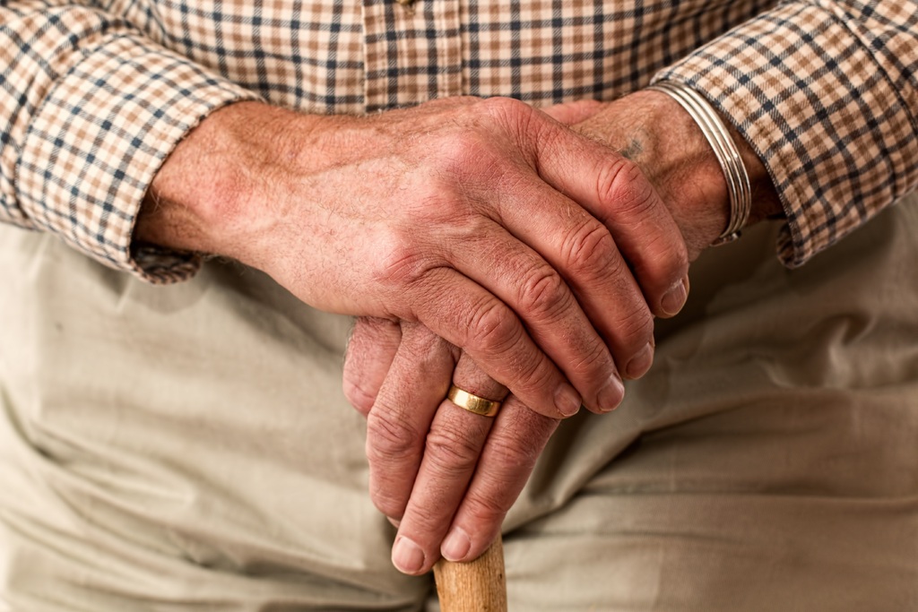 hand-man-male-waiting-finger-arm-686685-pxhere.com